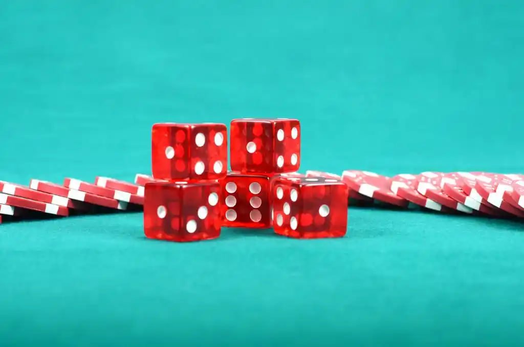 Tampilan halaman taruhan sportsbook dan kasino live di aplikasi dewa99